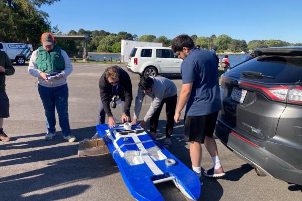 ECE Students working on boat 